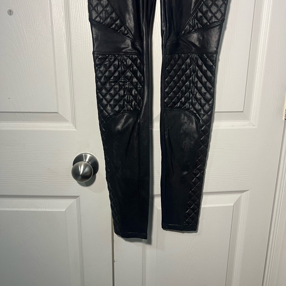 Spanx Faux Leather Moto Quilted Leggings Women XS Black Pull On Grudge Pants - Picture 2 of 10
